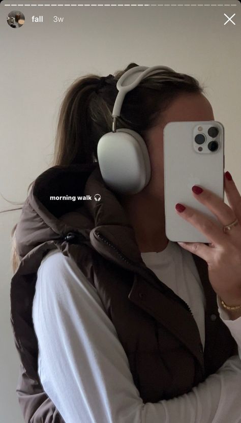 Apple Air Pods Max Outfit, Apple Air Max Aesthetic, White Airpod Max Aesthetic, Airpod Max Aesthetic Outfit, Air Pod Pro Max Aesthetic, Apple Air Max Headphones Aesthetic, Silver Airpods Max Aesthetic, Air Pod Max Aesthetic, Air Pods Max Aesthetic