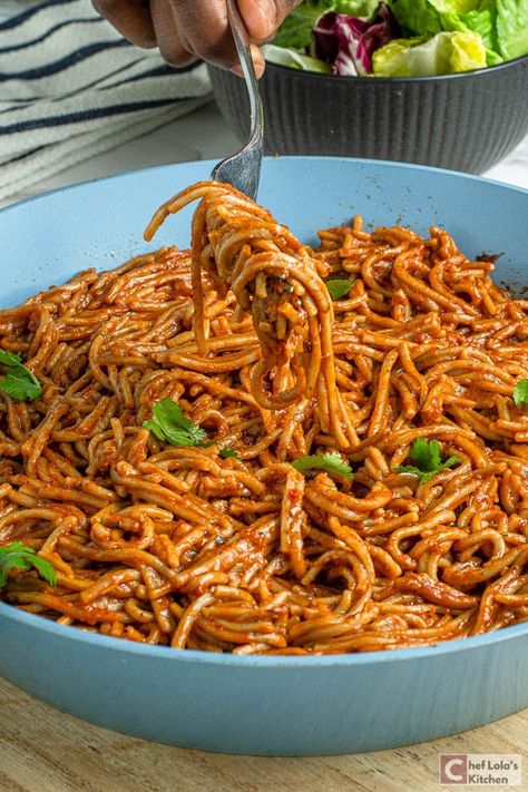 African Spaghetti Recipe, Jamaican Spaghetti, Nigerian Spaghetti Recipe, How To Cook Spaghetti, Jollof Pasta, Nigerian Spaghetti, Jollof Spaghetti Recipe, Creamy Spaghetti Recipes, Jollof Spaghetti