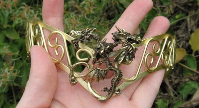 Khaleesi Inspired Three Headed Dragon Crown Tiara Gold Tone Daenerys Targaryen Game of Thrones Costume Cosplay Three Headed Dragon, Dragon Crown, Daenerys Targaryen Costume, Tiara Gold, Game Of Thrones Costumes, Dragon Queen, Dragons Crown, Green Characters, Hollywood Costume