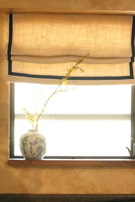 roman shade made from burlap and drop cloth lining Burlap Roman Shades, Diy Storage Bed, Summer Sewing Projects, Fabric Roman Shades, Relaxed Roman Shade, Faux Roman Shades, Farmhouse Style Bedrooms, Down Comforters, Pillow Projects