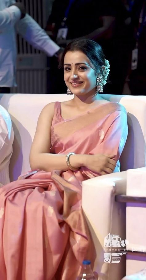 Trisha Krishnan Saree, Saree Simple, Haldi Ceremony Outfit, Pink Kurti, Trisha Krishnan, Indian Fashion Trends, Backless Blouse Designs, Fashionable Saree Blouse Designs, Saree Designs Party Wear