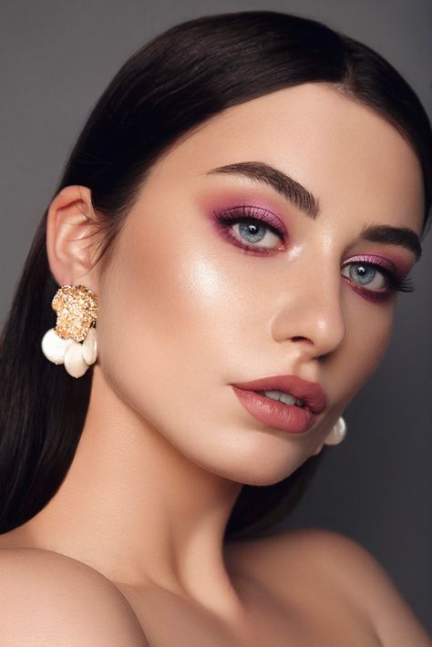 Heavy Eye Makeup Wedding, Wedding Makeup Pink Dress, Pink Mauve Makeup, Magenta Makeup Look, Bright Winter Makeup, Pink Dress Makeup, Pink Makeup Looks, Berry Makeup, Mauve Makeup