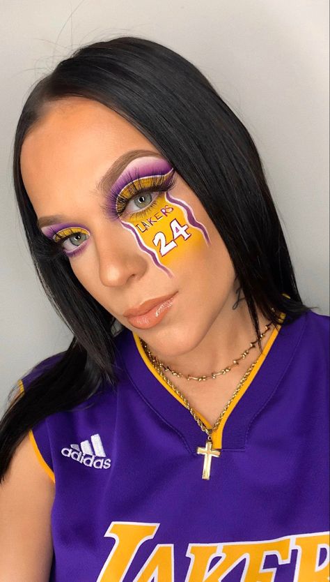 Basketball Game Makeup, Sports Makeup Look, Lsu Makeup, Lakers Makeup, Football Makeup Ideas, Sports Day Makeup, Lakers Nails, Basketball Makeup, Super Bowl Makeup