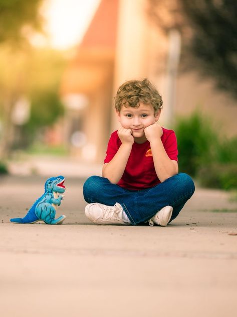 Dinosaur Birthday Pictures Photo Ideas, Dino Birthday Photoshoot, 3 Year Birthday Photoshoot Boy, Little Boy Photoshoot Ideas, 5 Year Boy Photo Shoot Ideas, Little Boy Poses Photography, Kid Photoshoot Ideas Boys, Boys Birthday Photoshoot Ideas, 5th Birthday Photoshoot Ideas Boy