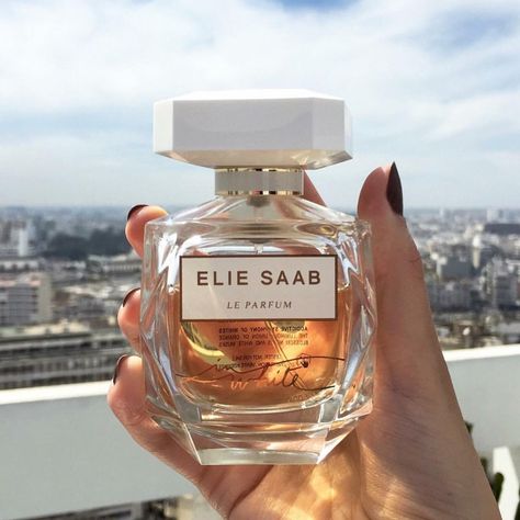 Elie Saab Le Parfum, Perfume Luxury, Paco Rabanne Lady Million, Fragrances Perfume Woman, Body Smells, Perfume Scents, Perfume Collection, Elie Saab, Fashion Handbags