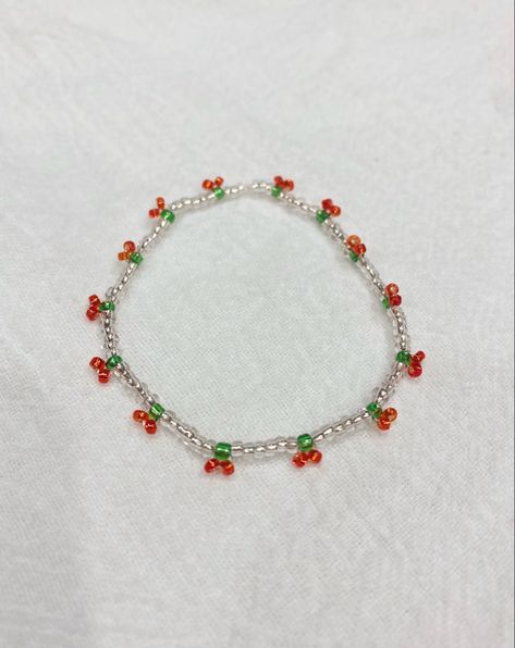 Red Bead Bracelet Ideas, Red Bracelet Diy, Couple Bracelets Diy, Cherry Bracelet, Manik Manik, Small Bead Bracelet, Beaded Braclets, Diy Beaded Rings, Gelang Manik-manik