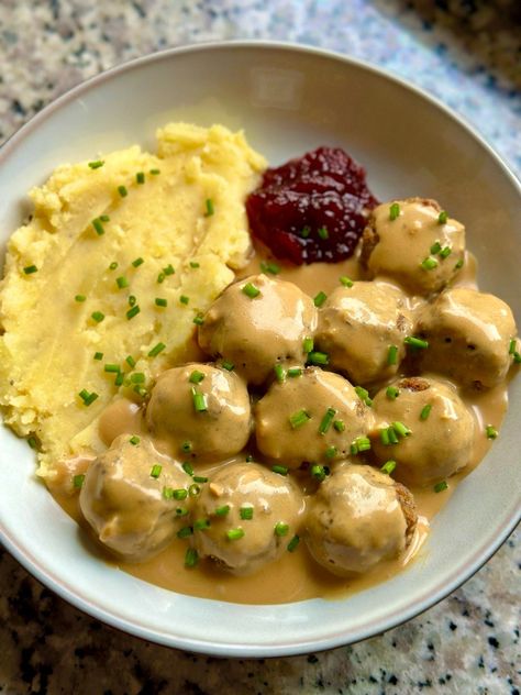 This is a vegan recipe for the popular IKEA meatballs with the signature creamy sauce, upgraded buttery mashed potatoes & cranberry sauce! Ikea Swedish Meatball Recipe, Vegan Swedish Meatballs, Vegan Meatballs Recipe, Ikea Swedish Meatballs, Ikea Meatballs, Buttery Mashed Potatoes, Vegan Mashed Potatoes, Vegan Holiday Recipes, Tasty Meatballs