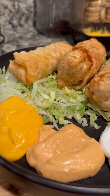 Volcano Taco Egg Rolls, Hamburger Dinners, Taco Egg Rolls, Rolls Food, Party Snack Food, Appetizer Ideas, Supper Recipes, Taco Bell, Egg Rolls