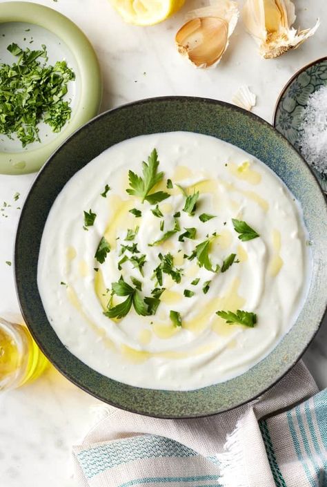 Mediterranean Yogurt, Yogurt Sauce Recipe, Garlic Yogurt Sauce, Salad Appetizer Cups, Garlic Yogurt, Greek Yogurt Sauce, Full Fat Yogurt, Lemon Yogurt, Vegetarian Breakfast Recipes