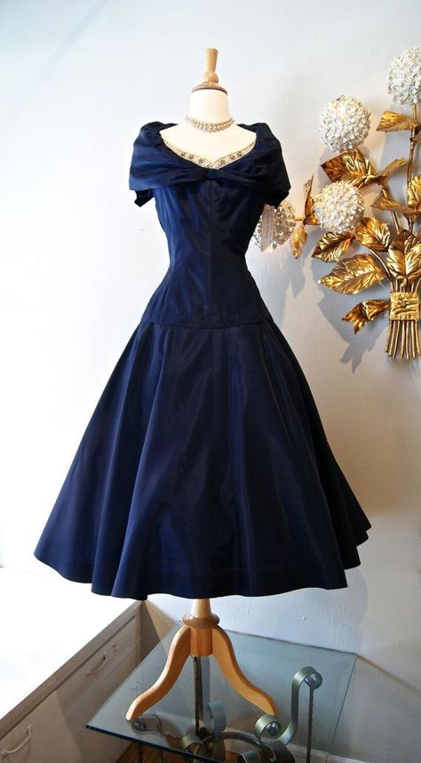 Navy Blue Party Dress, Navy Blue Party, 1950s Rockabilly, Dresses 50s, Mode Retro, 1950 Fashion, Rockabilly Style, Vintage Dresses 50s, Blue Party Dress