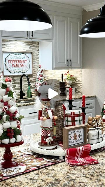 Decorating Kitchen For Christmas, Decorate Kitchen For Christmas, Gingerbread Christmas Decor Kitchen, Gingerbread Christmas Decor, Kitchen Counter Decor, Christmas Kitchen Decor, Christmas Inspo, Instagram Christmas, Dean Martin