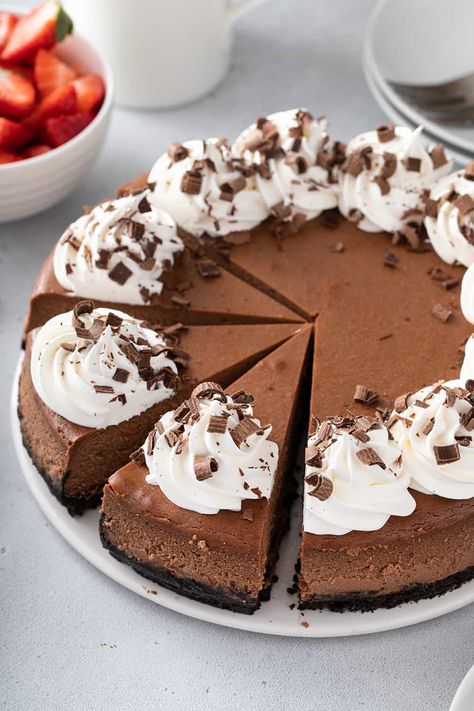 Love chocolate and craving a rich and creamy cheesecake? This Chocolate Cheesecake is just for you! With a chocolate cookie crust, this is a double-chocolate dessert dream. Chocolate Cookie Crust, Oreo Cream, Oreo Cookie Crust, Chocolate Cheesecake Recipes, How To Make Cheesecake, Cookie Crust, Chocolate Dessert, Creamy Cheesecake, Chocolate Shavings