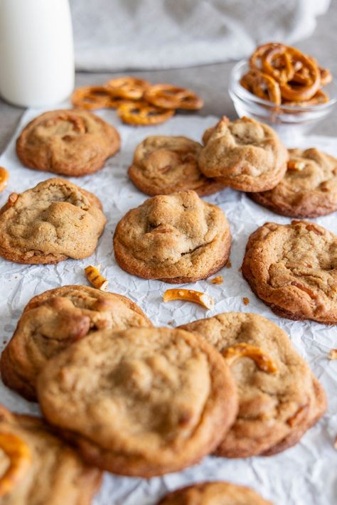 Peanut Butter Pretzel Cookies, Pretzel Cookies, Peanut Butter Pretzel, Cookie Spread, Chocolate Pretzels, Peanut Butter Recipes, Natural Peanut Butter, Butter Recipe, Silicone Baking