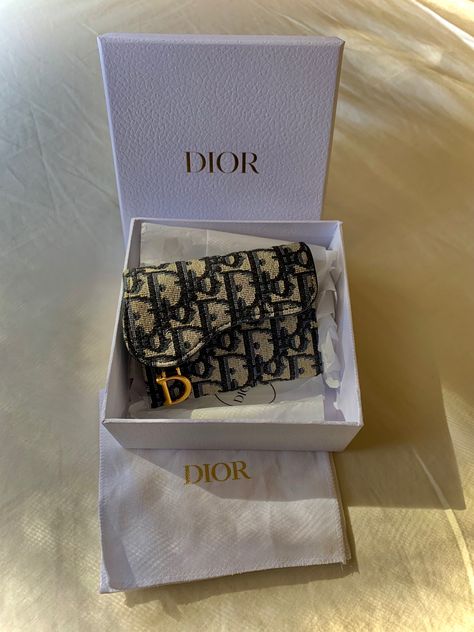 Dior Wallet Aesthetic, Women Wallet Aesthetic, Wallets For Women Aesthetic, Aesthetic Wallet, Wallet Aesthetic, Designers Bags, Bored Jar, Dior Aesthetic, Elegant Wallet