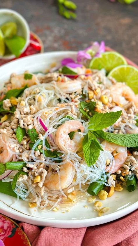 Yum Woon Sen Salad, Yum Woon Sen, Thai Glass Noodle Salad, Tai Food, Asian Salad Recipe, Glass Noodle Salad, Asian Inspired Salad, Autumn Salad Recipes, Thai Salad