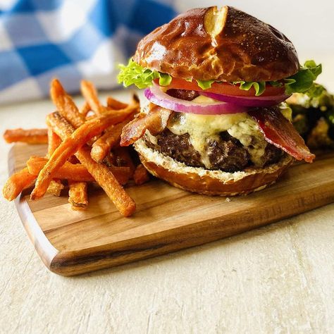 Wagyu Burger (with American Wagyu Beef) Tomato Marmalade Recipe, Tomato Marmalade, Wagyu Beef Burger, Fries Recipes, Wagyu Burger, Angus Burger, Burger Recipes Beef, Wagyu Steak, Cooking With Ground Beef