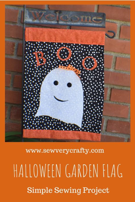 Make this simple garden flag to decorate your garden for this spooky Halloween season.  This technique can be used to make a fun version or a scary version of this flag.  It is completely up to you.  Only basic sewing skills are required for this Halloween flag so give this one a go. Wednesday Crafts, Garden Flag Diy, Garden Flags Ideas, Long Garden, Flag Diy, Halloween Garden Flag, Halloween Sewing, Halloween Garden, Basic Sewing