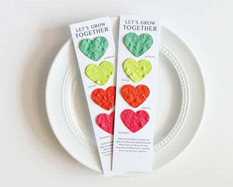 Seed Paper Bookmarks, Teacher Gift Craft, Seed Paper Valentines, Paper Vegetables, Seed Paper Diy, Earth Day Gifts, Learning About Plants, Garden Centerpieces, Seed Cards