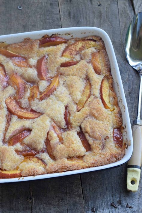 Nectarine Dessert, Nectarine Cobbler, Nectarine Recipes, Fruit Cobbler, Easy Cinnamon, Peach Recipe, Cobbler Recipes, Nectarine, Sweet Summer