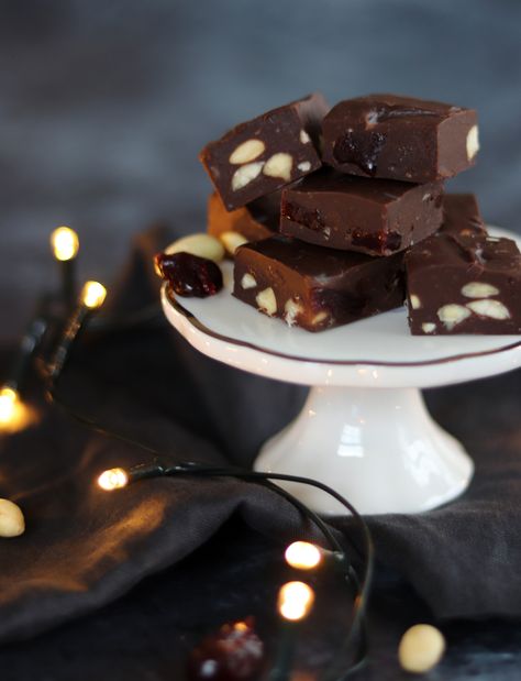 Dark Chocolate, Almond & Cherry Fudge – Curly's Cooking Almond Joy Fudge Recipe, Almond Fudge Recipe, Cherry Fudge, Cherry Cookies Recipes, Chocolate Walnut Fudge, Almond Fudge, Walnut Fudge, Dark Chocolate Fudge, Fudge Recipes Chocolate