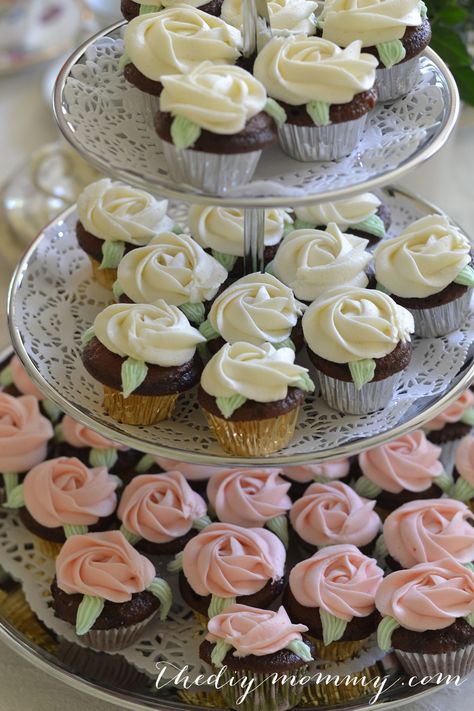 A Vintage Bridal Shower Craft & Tea | The DIY Mommy Bridal Brunch Cupcakes, Tea Party Shower Bridal, Shabby Chic Bridal Shower Ideas, Bridal Shower Crafts, Dining Designs, Garden Party Cakes, Garden Party Bridal Shower, Friends Celebrating, Rose Diy