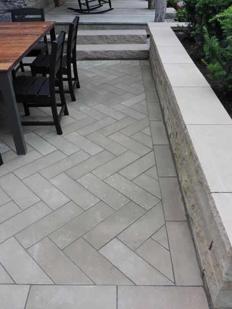 Flooring Ideas Outdoor, Paved Patio Ideas, Patio Pavers Ideas, Pavers For Patio, Pavers Ideas, Carolina Farmhouse, Hardscape Backyard, Pavers Design, Outdoor Pavers