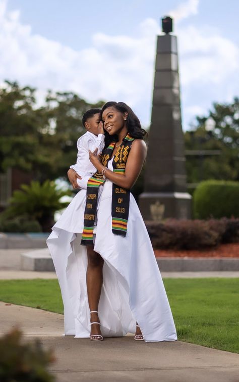 Mommy And Son Graduation Pictures, Graduation Pictures With Son, Mother Son Graduation Pictures, Mommy And Me Graduation Pictures, Mom And Son Graduation Photo Ideas, Mom Graduation Pictures With Kids, Family Graduation Pictures, Mommy Photoshoot, Son Graduation