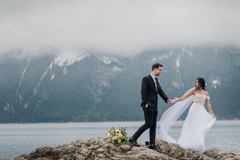 Banff Elopement, Peyto Lake, Banff Wedding, Intimate Wedding Venues, Mountain Wedding Venues, Intimate Wedding Photography, Rocky Mountain Wedding, Moraine Lake, Emerald Lake