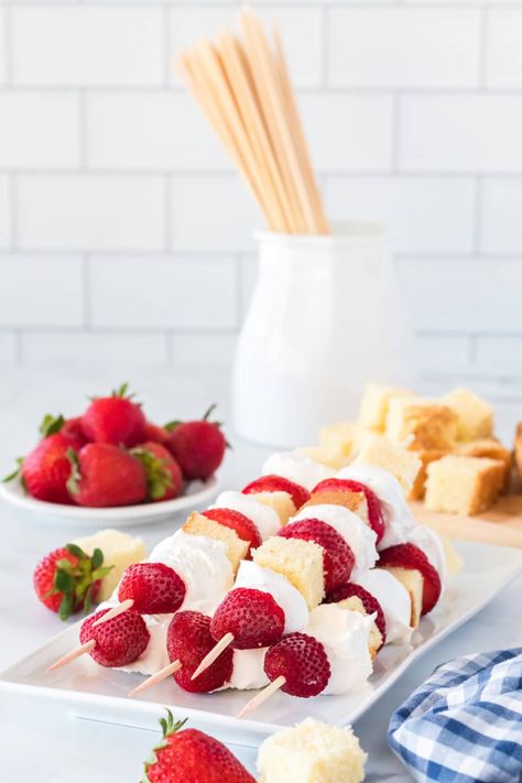 strawberry shortcake kabob with whipped cream Strawberry Kabobs, Strawberry Shortcake Kabobs, Strawberry Shortcake Skewers, Dessert Skewers, Teacher Lunch, Strawberry Shortcake Dessert, Dessert For Summer, Veggie Cups, Kabob Skewers