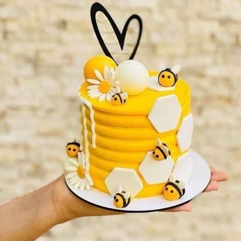 Bee Wedding Cake, Bee Birthday Cake, 1st Bday Cake, Fruit Birthday Party, Bee Birthday Party, Bee Cakes, Cupcake Cake Designs, Bee Party