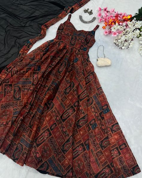 ✔️Save this article for your upcoming occasion 😍😍 ◾For Order or Inquiry Whatsapp Us On +91 6359916676 ◾Product Code : Sc : 245 ◾Material : Jimmy Organza Silk ◾Work Details : Digital Printed ◾Occasion : Partywear, Festive, Casual ✔️100% Assured Quality ✔️Worldwide shipping ✔️Follow : @quickandbook For more updates College Dress Outfit Casual Indian, College Dress Outfit, Flair Outfit, Light Lehenga, Cotton Dress Pattern Indian, Harvard Students, Stylish Outfits Casual, Stylish Kurtis Design, Neat Casual Outfits