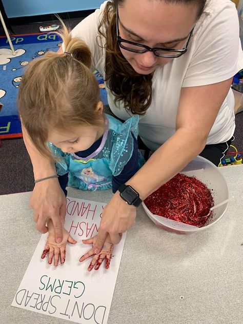 Handwashing Activity for Children with Balloons and Soap | TeachersMag.com Germs Preschool Activities, Germ Crafts, Germs Preschool, Germs Lessons, Healthy Habits Preschool, Germs Activities, Hygiene Lessons, Hygiene Activities, Science Experiments For Preschoolers