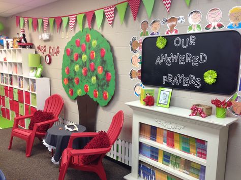 Conway Christian 4th Grade: Apple theme classroom Cherry Classroom Theme, Apple Theme Classroom Decorations, Apple Classroom Decor, Awana Cubbies Classroom, Christian Classroom Themes, Sunflowers Preschool, Pastel Bedrooms, K4 Classroom, Apple Theme Classroom