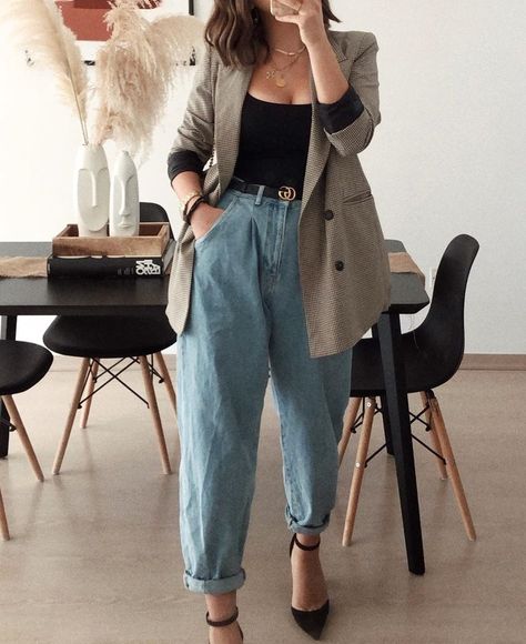 Thick Body Fall Outfits, Business Casual Millenial, Mid Size Fashion Workwear, Professional Tomboy Outfits, Office Asthetics Outfits, Cashier Outfit Ideas, Mom Jeans Business Casual, Casual Professional Outfits Women Midsize, Hipster Office Outfits Women