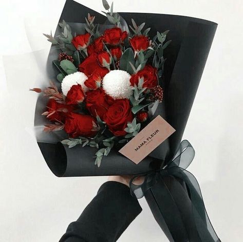 Flowers 🌺 on Twitter: "… " Birthday Flowers Bouquet, Flower Bouquet Diy, Plants Are Friends, Boquette Flowers, Flowers Bouquet Gift, Beautiful Bouquet Of Flowers, Beautiful Flower Arrangements, Luxury Flowers, Diy Bouquet