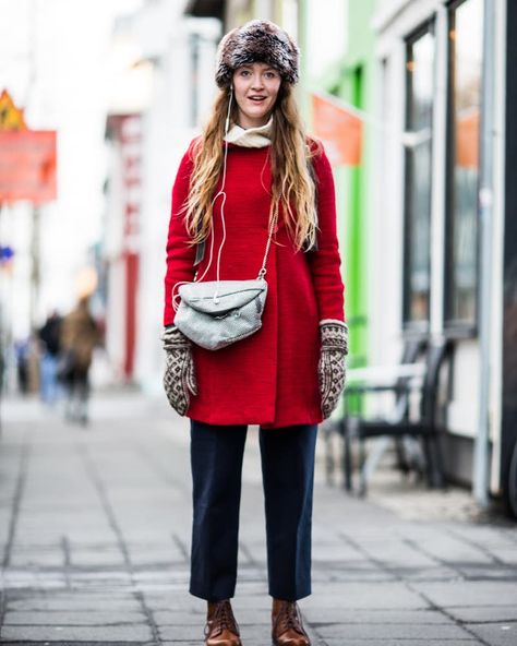 What to Wear in Reykjavik during Autumn and Winter - Travelade Outfits To Wear In Dubai, Cute Outfits To Wear, Black Fur Coat, Long Fur Coat, White Pleated Skirt, Outfits To Wear, Black Wool Coat, Colored Cardigans, White Sports Bra