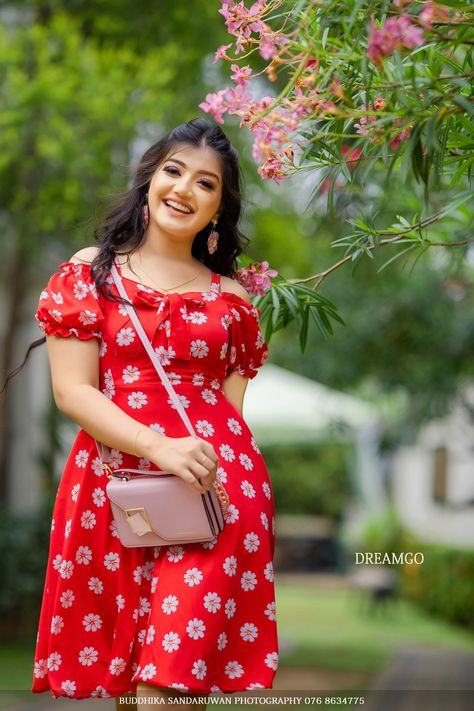 Red Frock Photoshoot, Preshoot Frock Design, Roshel Rogers Frock Design, Nethmi Roshel Frock Design, Roshel Rogers, Frock Designs For Women, Anarkali Patterns, Actress Wedding, Red Frock