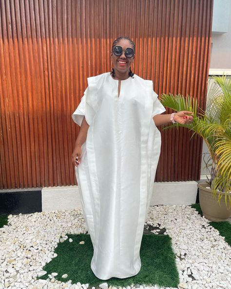 Kaftan Styles For Ladies, Casual Gown, Gown Dress For Women, African Costume, Dresses Straight, Bubu Gown, Women Gown, Wedding Outfits For Women, White Range