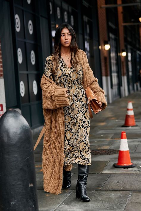 Fashion Week Dresses, New York Fashion Week Street Style, Stil Boho, Model Street Style, Bohol, Looks Street Style, Maxi Robes, Spring Street Style, Street Style Inspiration