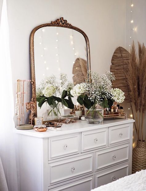 Anthropologie Apartment Decor, Anthropologie Mirror On Dresser, Dresser Decor Makeup, Anthropologie Mirror Bedroom, Anthropologie Bedroom Inspirations, Anthropologie Mirror, Dresser Decor Bedroom, Parisian Interior, French Bedroom