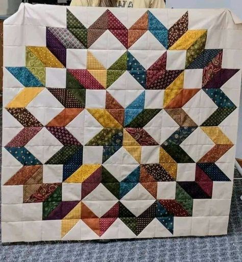 Carpenter Star Quilt Pattern Free, Carpenter Star Quilt Pattern, Carpenter Star Quilt, Quilt Pattern Free, Star Quilt Pattern, Free Quilting Patterns, Quilt Squares, Star Quilt Patterns, Triangle Quilt