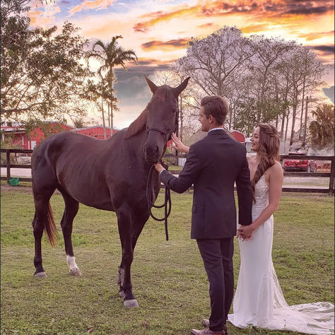 Funny Horse Videos, Cute Country Couples, Western Themed Wedding, Ranch Weddings, Wedding Types, Barn Weddings, Future Wedding Plans, Cute Wedding Ideas, Western Wedding