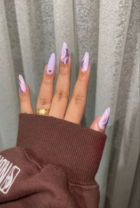 Purple Simple Nails Acrylic, Swirly Nail Designs Purple, Fun Lavender Nails, Dark And Light Purple Nails, Purple Wavy Nails, Clear Purple Acrylic Nails, Summer Acrylic Nails Purple, White Nails With Purple Design, Pastel Purple Nails Aesthetic