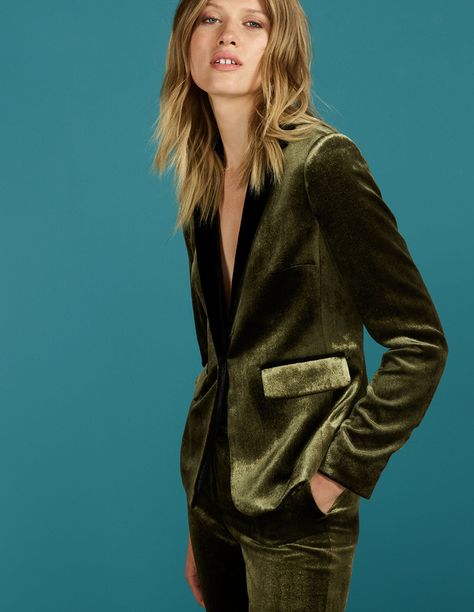 Vera Velvet Blazer #afflink Blue Tuxedo Jacket, Evening Suit, Velvet Suit, Tuxedo Blazer, Cooler Look, Velvet Blazer, Summer Chic, Women's Coats & Jackets, Green Velvet