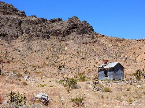 Calico Ghost Town, Dirt Texture, Alternative Housing, Tiny House Blog, Gold Miners, Abandoned Homes, Straw Bale, Creepy Images, Desert Dream