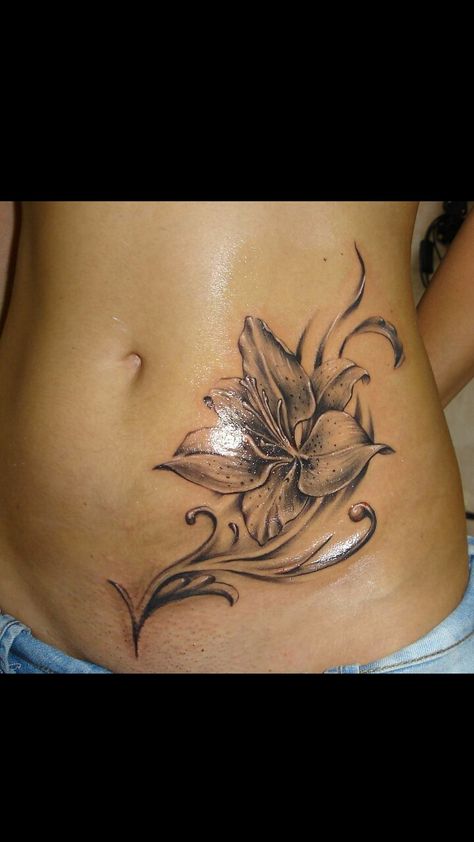 Thigh And Waist Tattoo, Flower Tattoos Waist, Cursive Stomach Tattoo, Thigh Stomach Tattoo, Big Side Tattoos Women, Flower Stomach Tattoos, Side Piece Tattoos, Side Body Tattoos, Flower Tattoo On Ribs