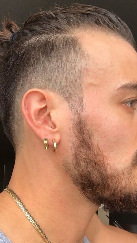 Double Lobe Piercing Men, Ear Piercings Ideas Classy, Double Ear Piercing Men, Men Earrings Aesthetic, Ear Piercings Men, Ear Piercings Ideas, Men Piercing, Double Lobe Piercing, Best Earrings For Men