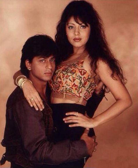 Shah Rukh and Gauri Khan Srk Family, Shahrukh Khan Family, Shahrukh Khan And Kajol, Gauri Khan, Crush Crush, King Club, Foreign Movies, Bollywood Pictures, Mahira Khan