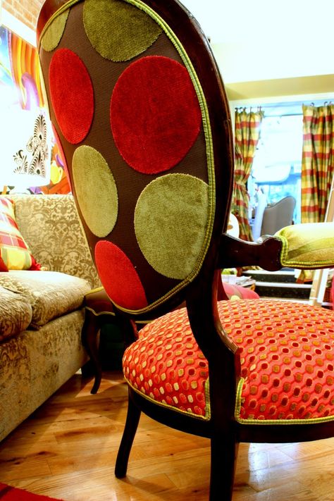 Repurposed Chair (love new/modern upholstery on vintage furniture) Upholstery Trends, Ideas For Nails, Upholstery Armchair, Victorian Chair, Upholstery Bed, Upholstery Tacks, Upholstery Trim, Chair Vintage, Upholstery Diy