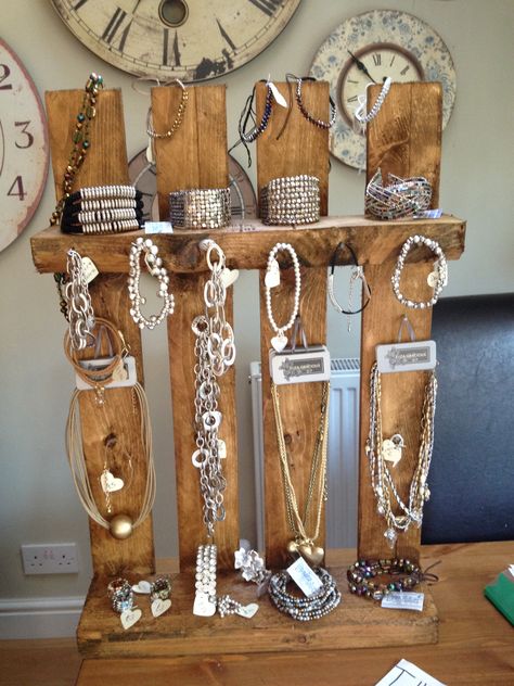 Boutique Wall Display Ideas, Western Boutique Display, Unique Jewelry Displays, Natural Jewelry Display, Jewelry Vendor Display, Boho Jewelry Display, Booth Display Ideas Diy, Jewelry Display Booth, Boutique Store Displays